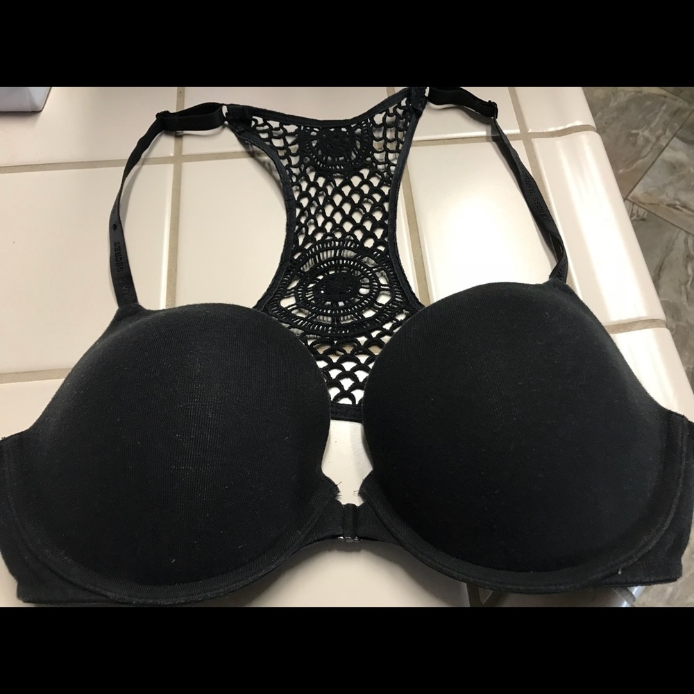 Black Victoria Secret Push Up/Pigeonnant Bra 38C